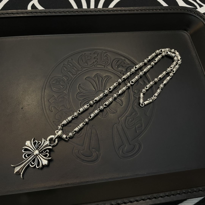 Ch*0me He**ts necklaces